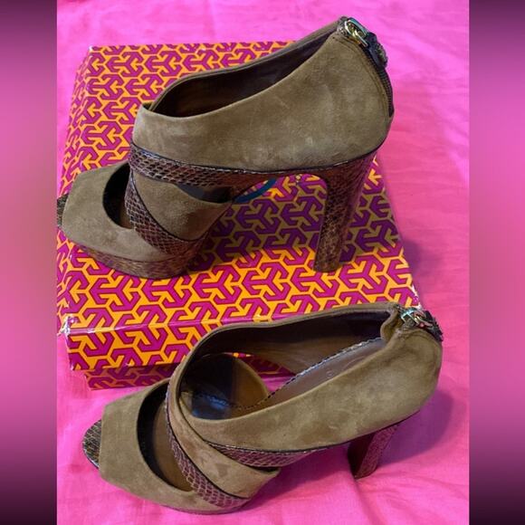 9 1/2 Tory Burch 5 inch heels - Picture 7 of 11